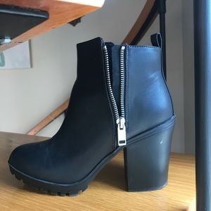 H&M BLACK BOOTS